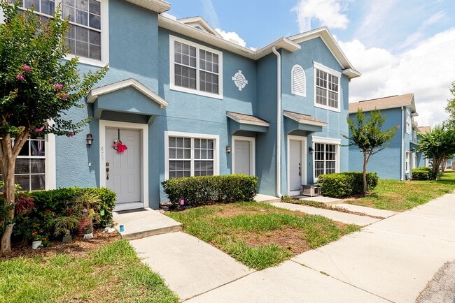 Building Photo - SUPER TOWNHOUSE!
