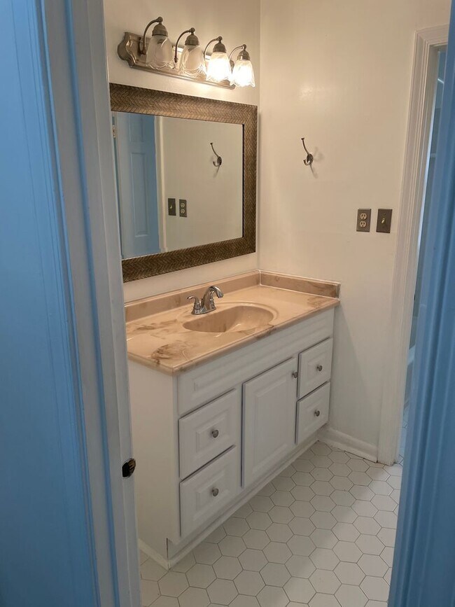 Building Photo - Wolfsnare Acres