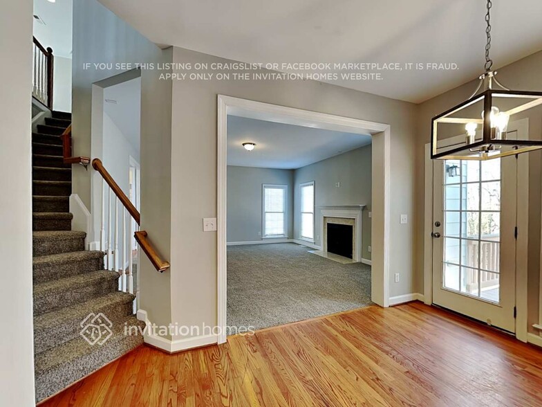 Building Photo - 1001 Crystal Water Dr