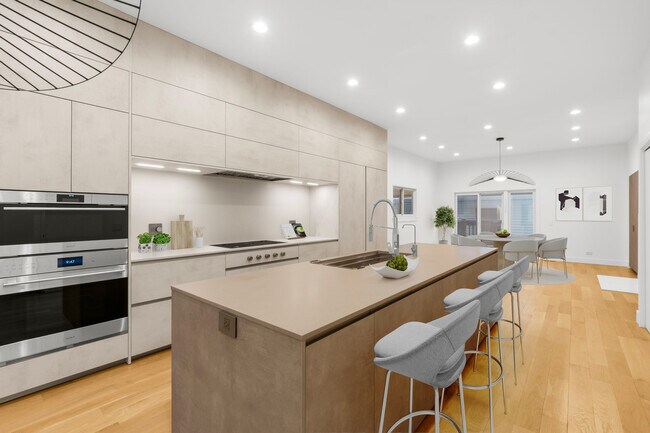 Building Photo - 1618 W Pierce Ave