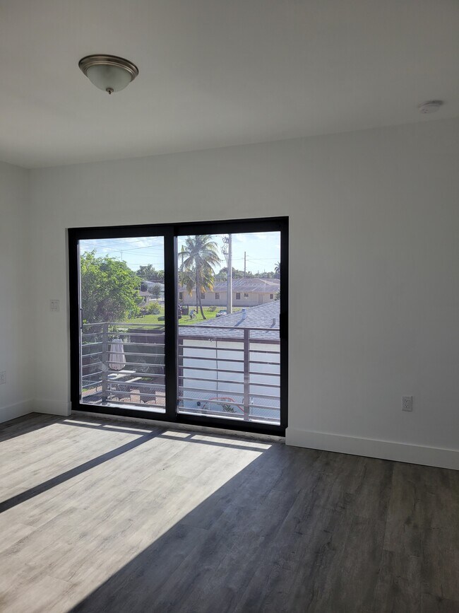 Building Photo - 4140 SW 18th St