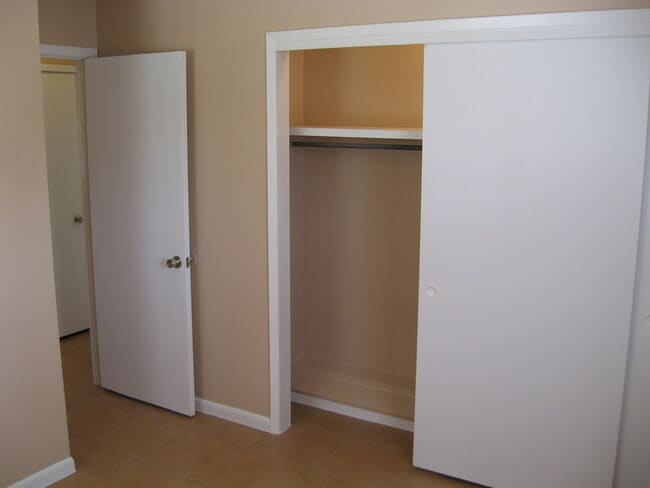 Building Photo - 545 Hickory Ave