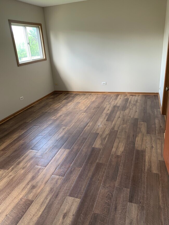Building Photo - 735 Clearwood Ct