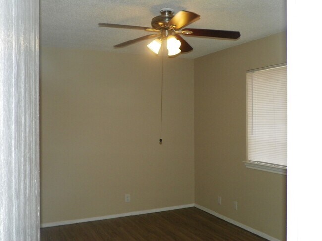 Building Photo - 410.412 Cypress Ln