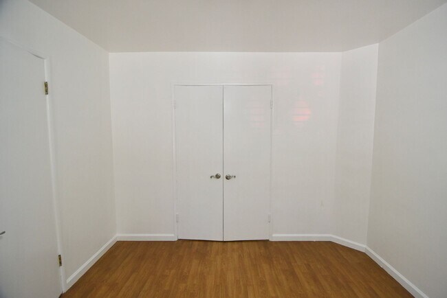 Building Photo - 11645 Moorpark St