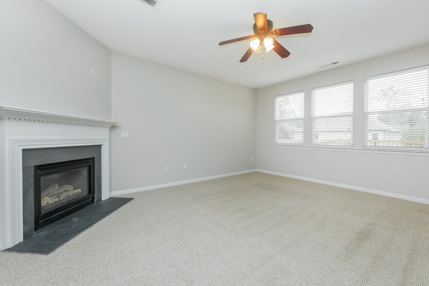 Building Photo - 136 Maple Hill Dr