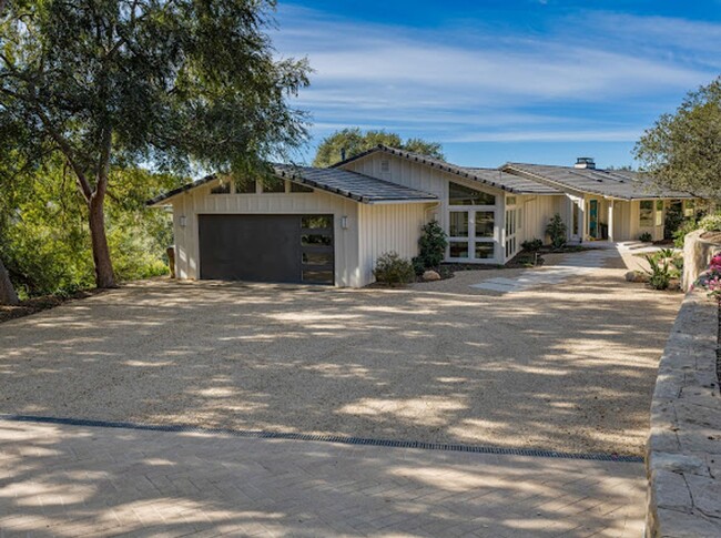 Building Photo - Hope Ranch