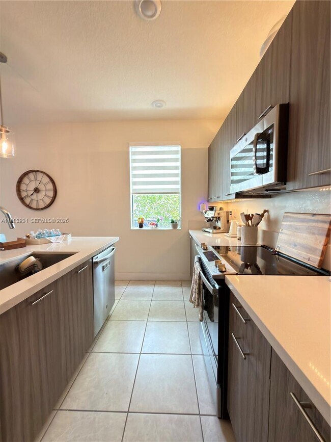 Building Photo - 8379 Central Park Blvd