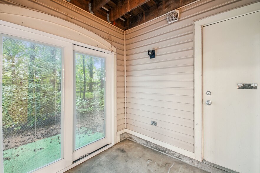 Enclosed Patio Area or Storage - 30 Hearthstone Ct