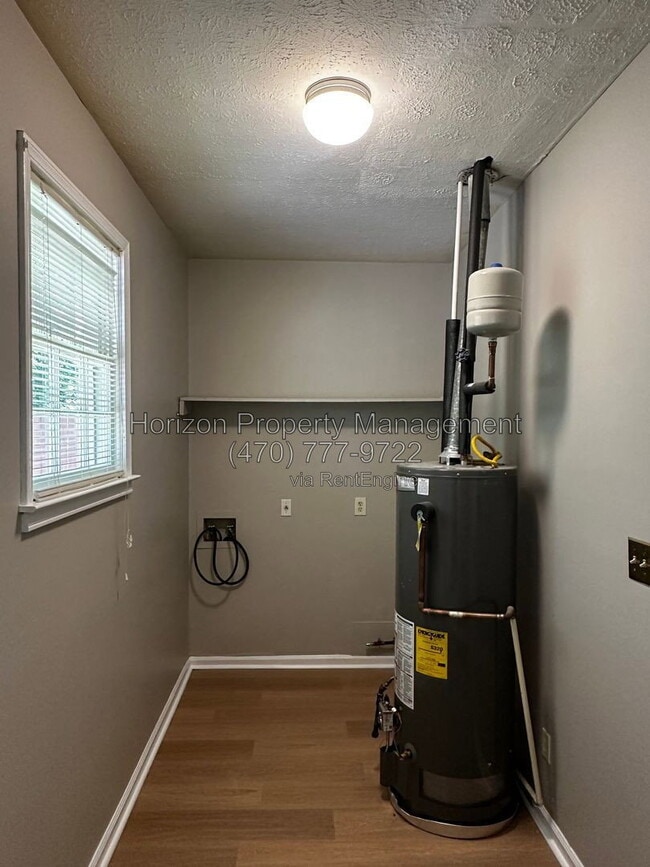 Building Photo - 4014 White Oak Ct NW