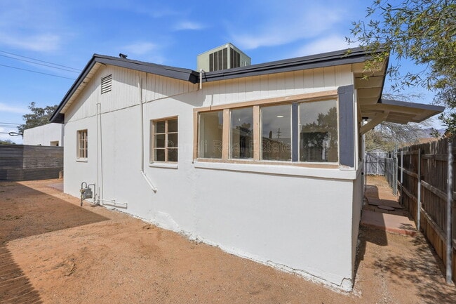 Building Photo - 1432 N Columbus Blvd