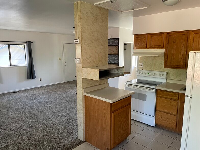 Kitchen - 2604 Tremont St