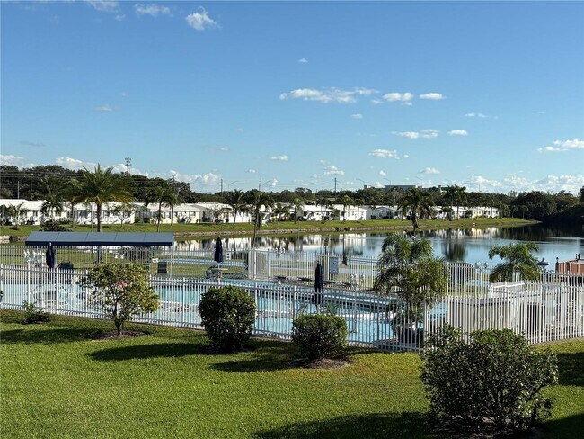 Building Photo - 2223 Park Ln