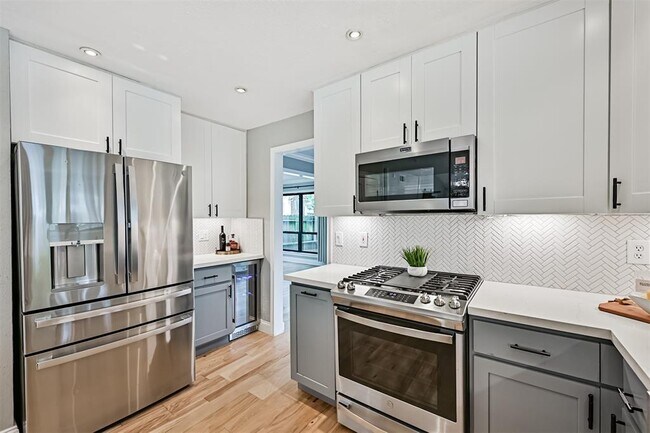 Building Photo - 1801 Vaquero