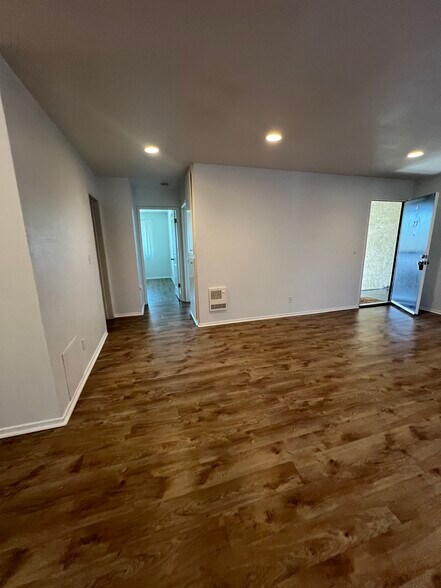 Building Photo - 1676 Maple Ave