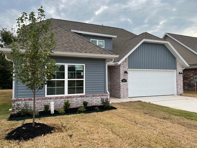 Building Photo - 4307 SW Bison St