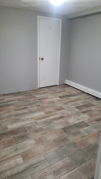 Lower level bedroom - 881 Broadway