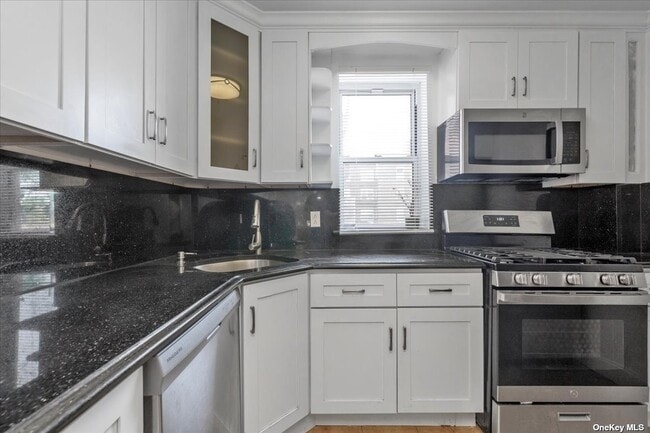 Building Photo - 141-12 79th Ave