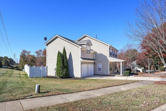 Building Photo - Welcome to this stunning 5 bedroom, 2.5 bath home nestled in the desirable location of Cornelius,...