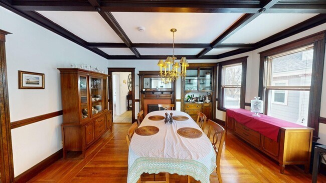 Building Photo - 31 Ainsworth St