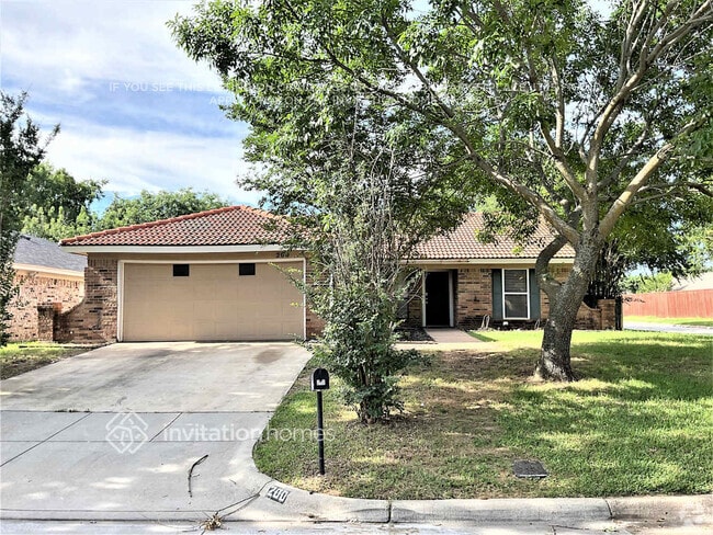 Building Photo - 200 Kalmia Dr