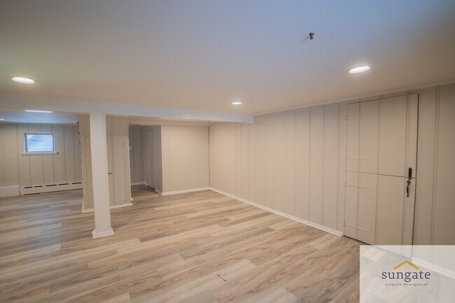 Building Photo - 3043 Pinewood Ave