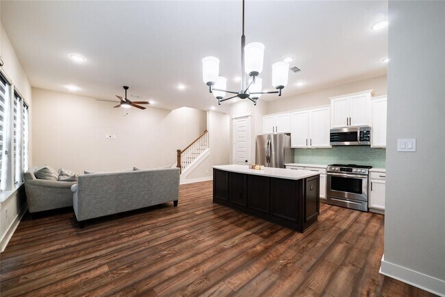 Building Photo - 10922 Brambling Wood Dr