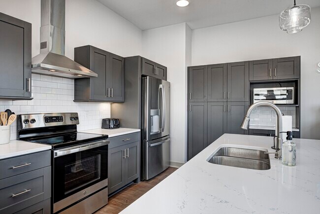 Building Photo - 1302 N Main St