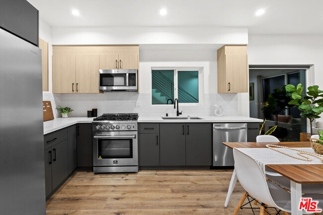 Building Photo - 807 N Cherokee Ave