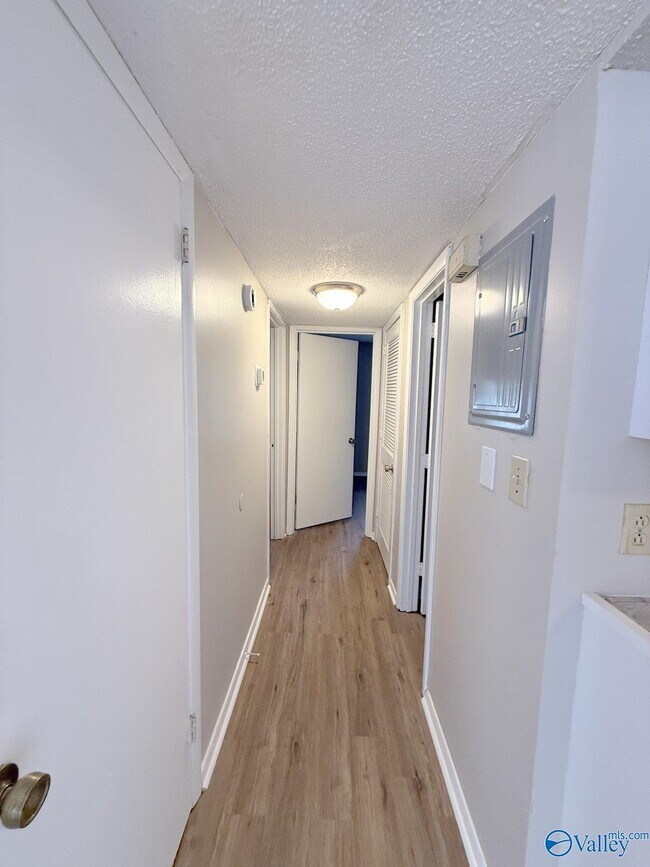 Building Photo - 2700 Lantern Walk SE