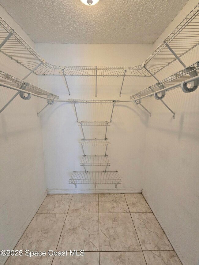 Building Photo - 4445 Greenhill St