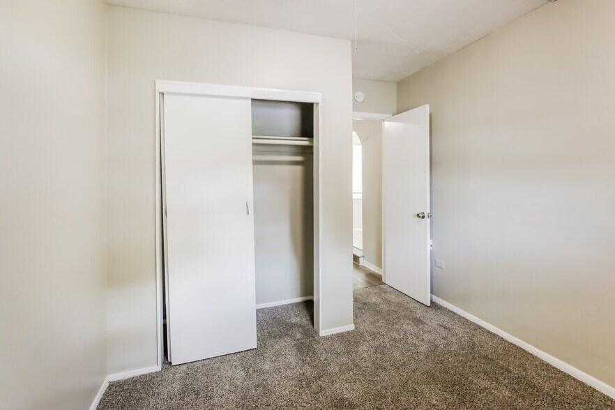 Building Photo - 6885 NW 27th Ct