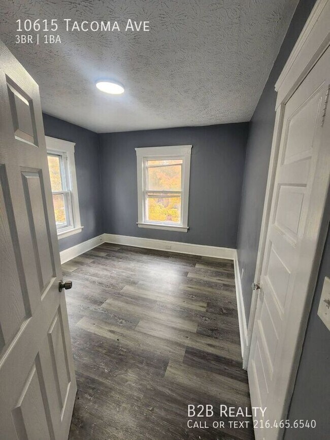 Building Photo - 10615 Tacoma Ave