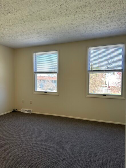 Building Photo - 6005 Black Oak Dr