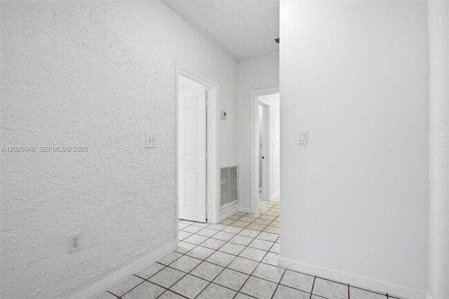 Building Photo - 1745 SW 17th St