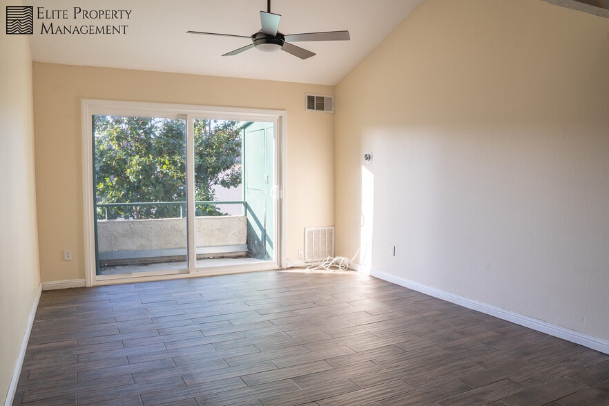 Building Photo - 15220 Ocaso Ave