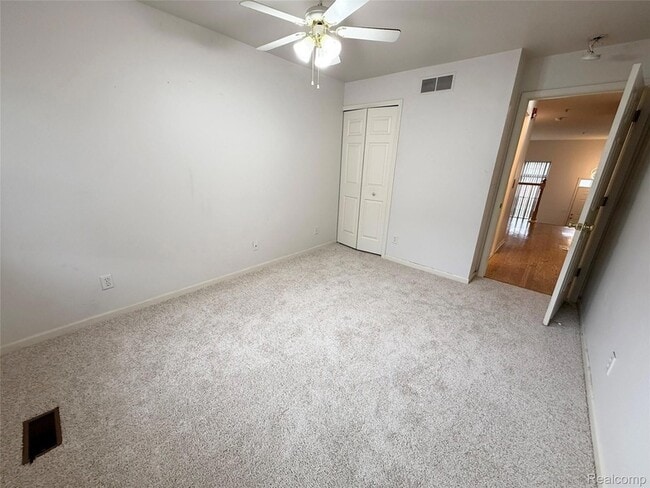 Building Photo - 29419 Glen Oaks Blvd E