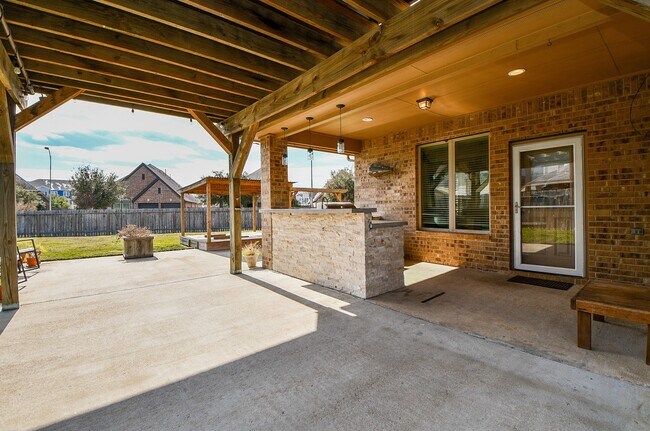 Building Photo - 4206 Fenetre Forest St