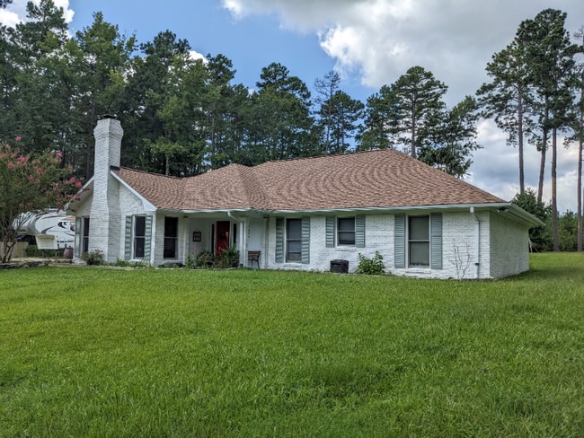 Building Photo - 8485 NE Pines Rd
