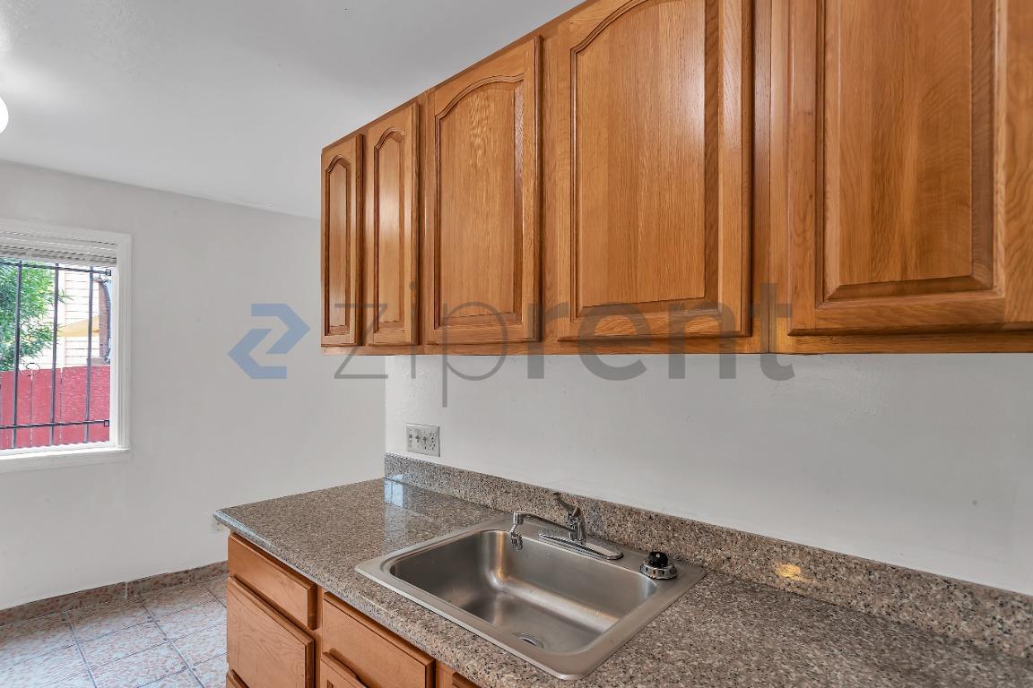 Building Photo - Unit 2