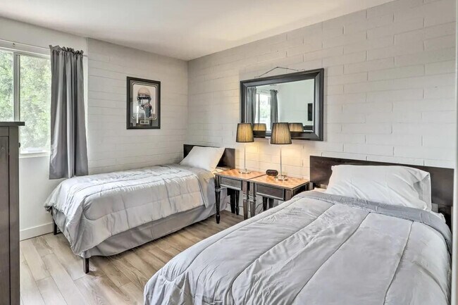 Building Photo - 7720 E Heatherbrae Ave