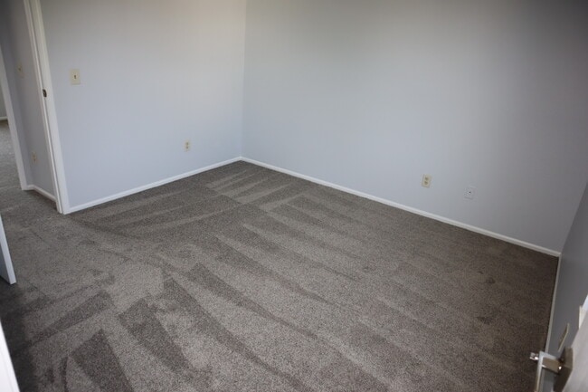 Building Photo - 4963 Singleton Dr
