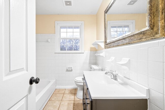 Building Photo - 3 Bedroom Pet Friendly Home For Rent!