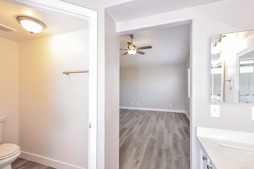 Building Photo - 7640 W Delhi Ave