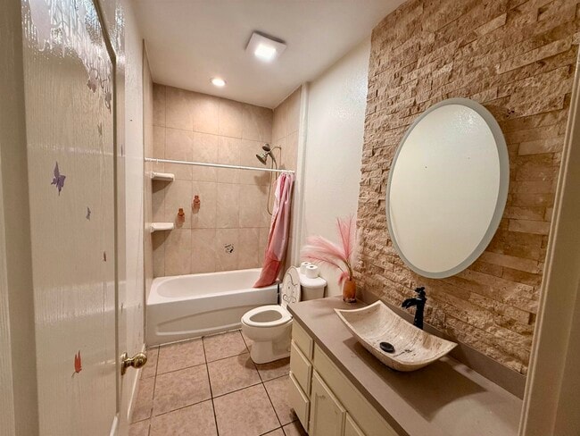 Building Photo - 405 Wren Point