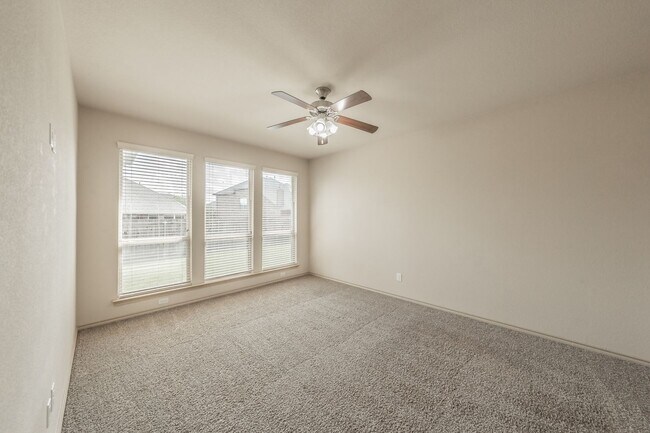 Building Photo - Excellent 3 bedroom plus office in Villages at Edgecliff