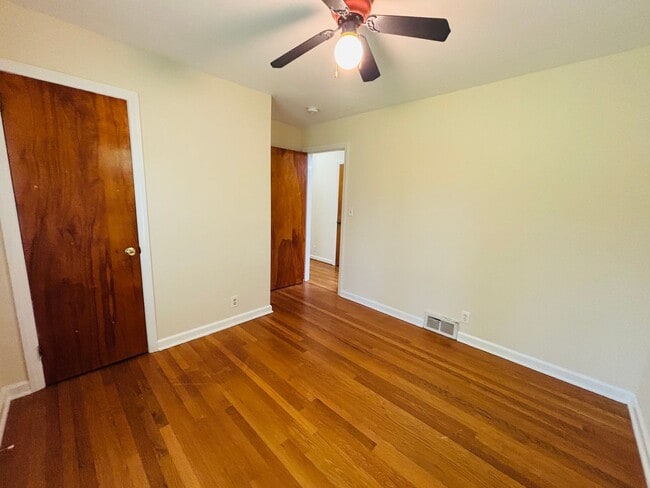 Building Photo - 709 Barringer Dr