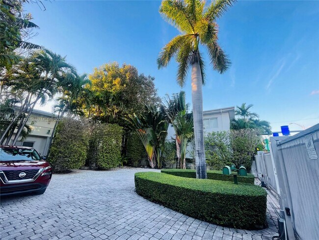 Building Photo - 8036 Harding Ave