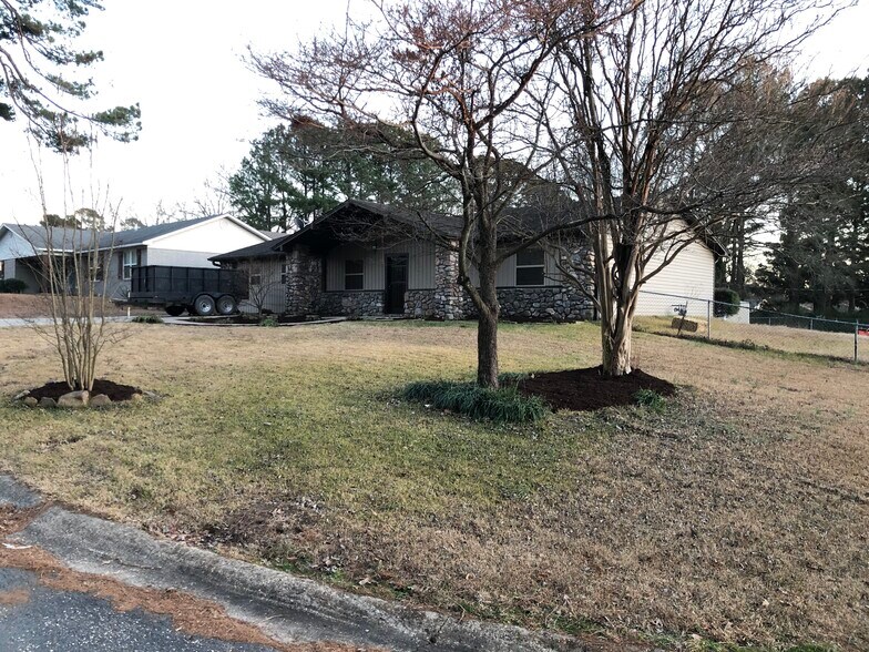 Building Photo - 1817 Troy Cir