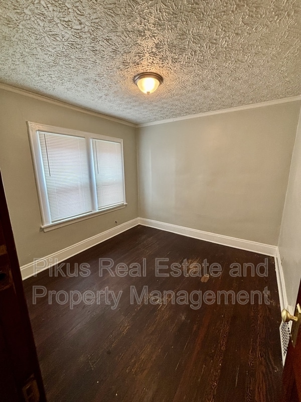 Building Photo - 485 Crouse St